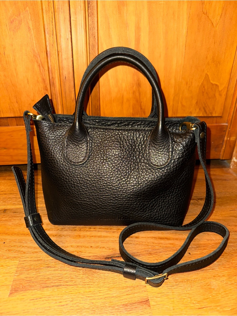 Portland Leather raindrop Black Pebbled Leather Crossbody EUC